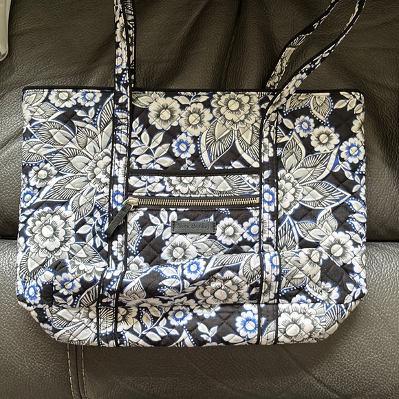 Vera Bradley Handbags - Vera Bradley floral small tote